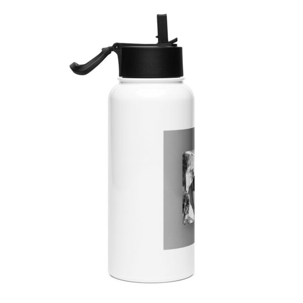 Stainless steel water bottle with a straw lid - Image 4